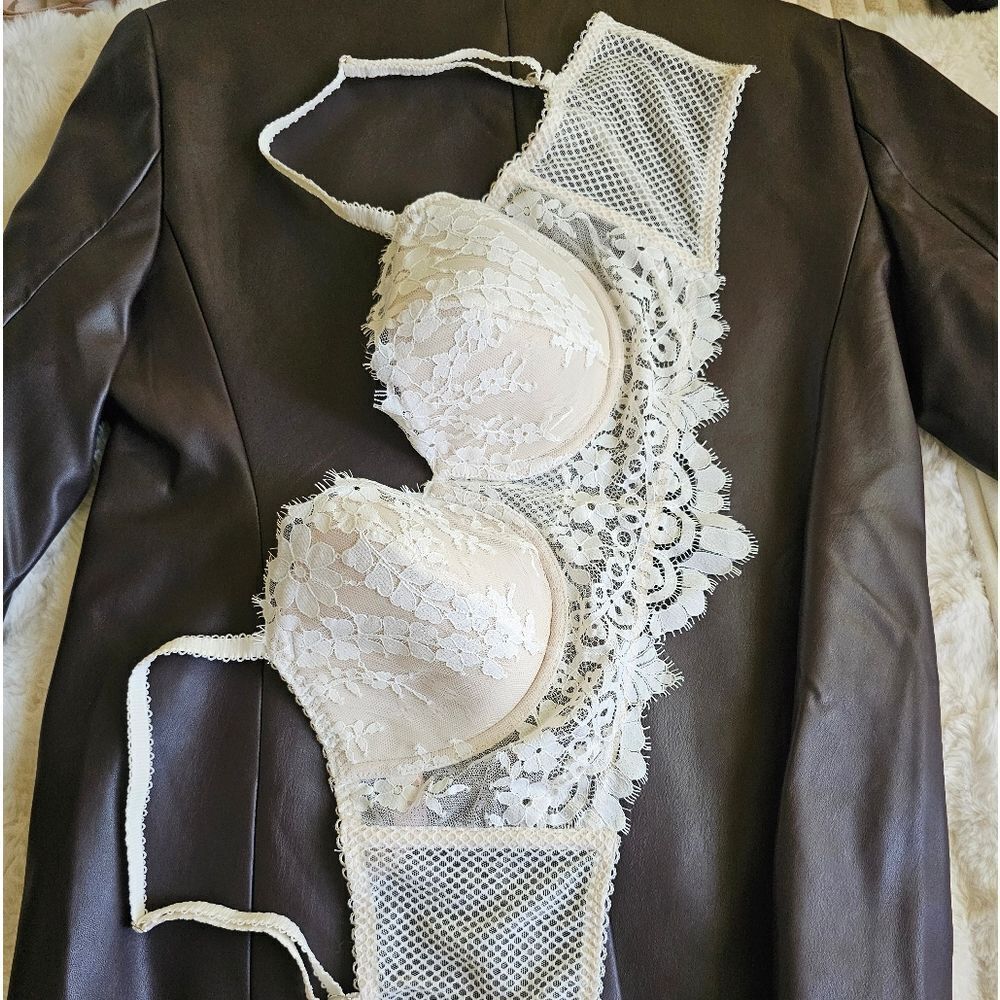Victoria's Secret Lace Bustier in Cream - Picture 2 of 5
